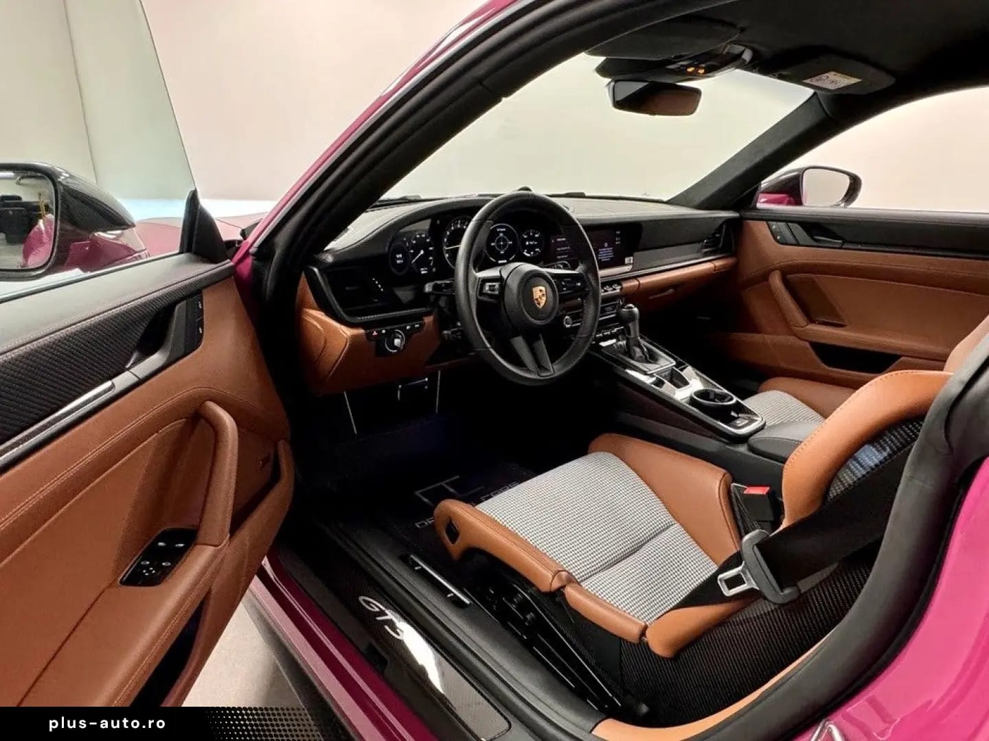 Porsche 992 GT3 Touring RUBY · STAR Carbon NP 179.992€ — fotografia 3