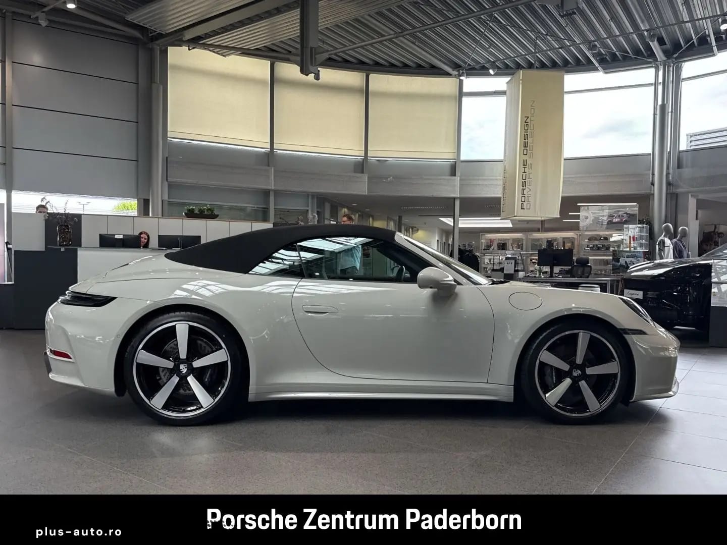 Porsche 992 911 Carrera Cabrio Sportabgas Surround View — fotografia 2