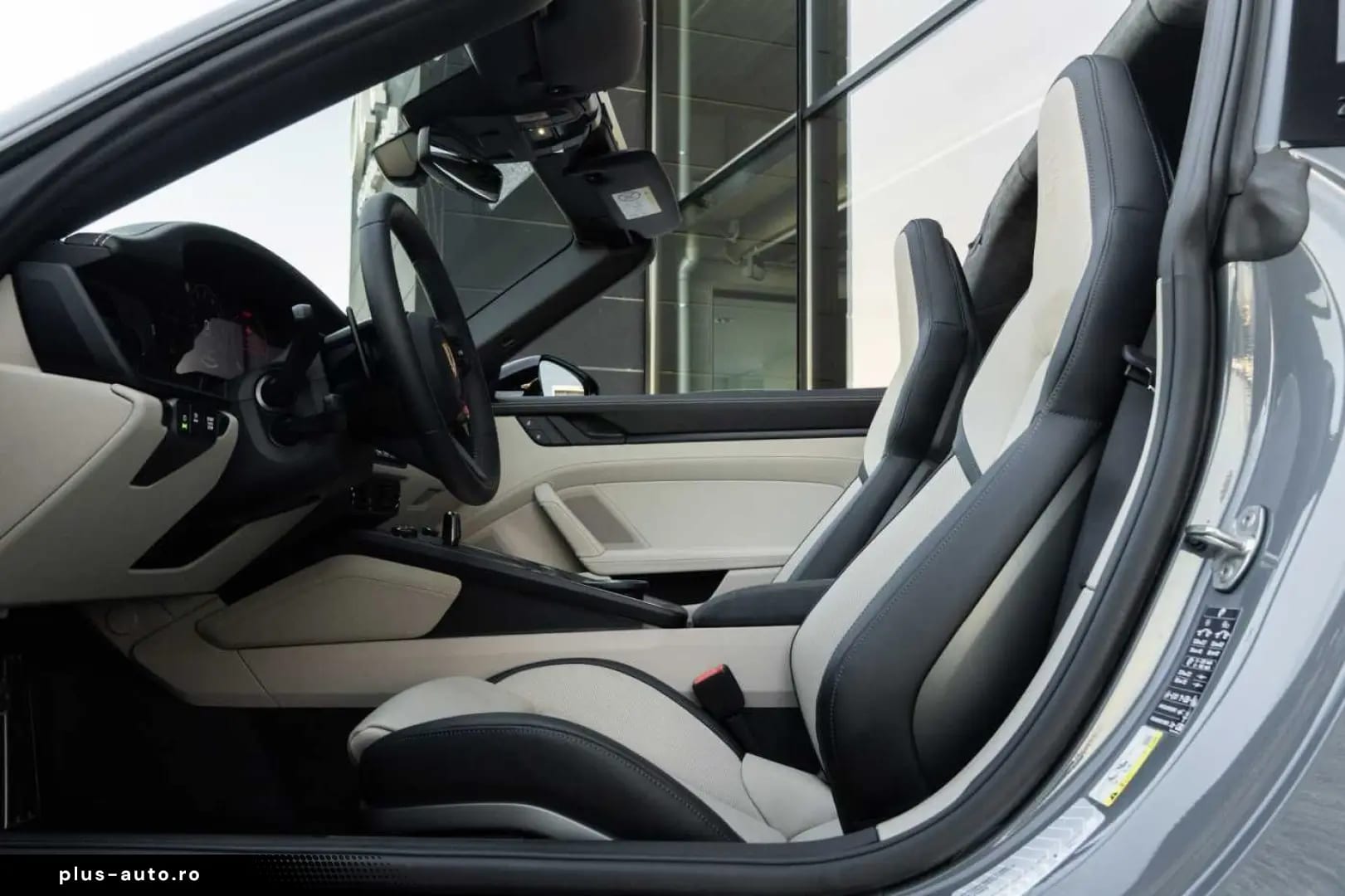 Porsche 992 Targa 4 GTS 18Way SportDesign Leather Chalk — fotografia 14