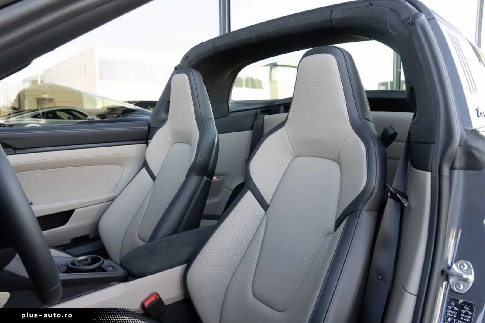 Porsche 992 Targa 4 GTS 18Way SportDesign Leather Chalk — fotografia 15