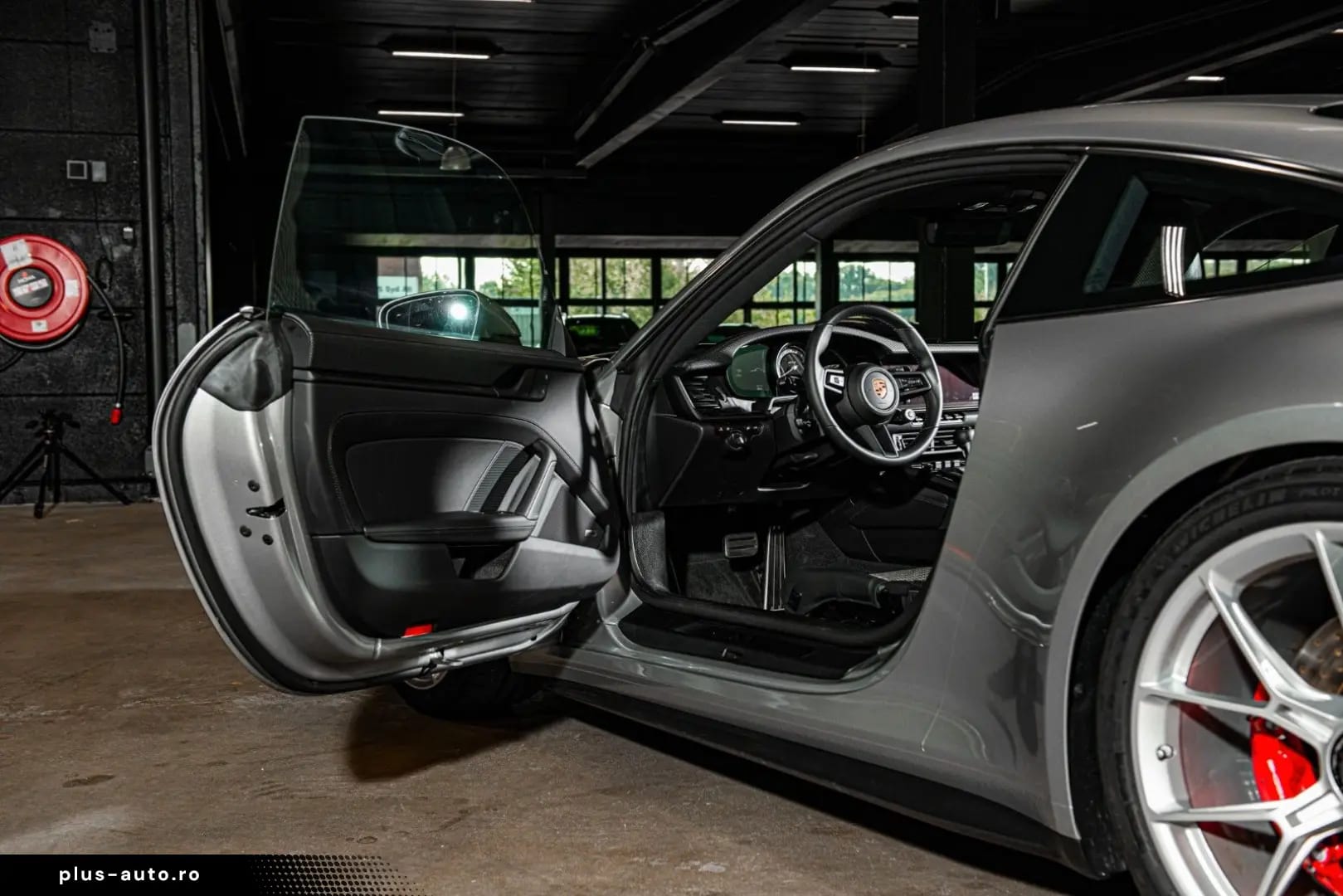 Porsche 992 GT3 Touring 1520km Houndstooth VAT — fotografia 8