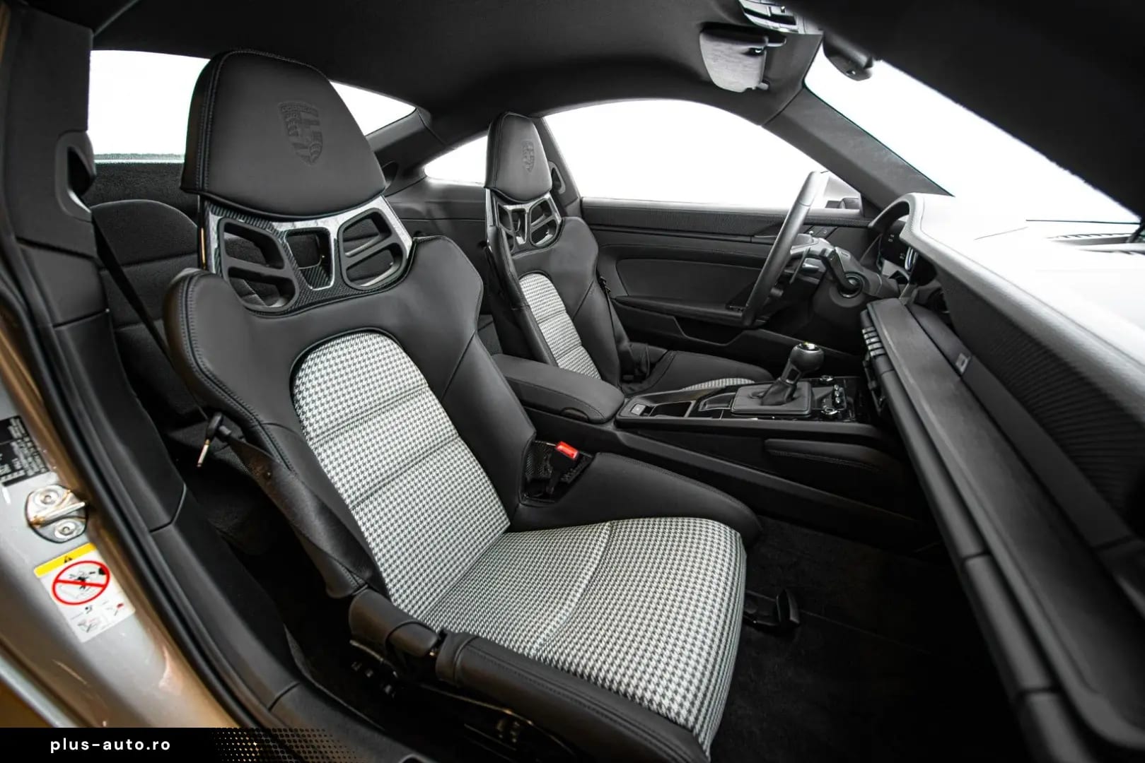 Porsche 992 GT3 Touring 1520km Houndstooth VAT — fotografia 15