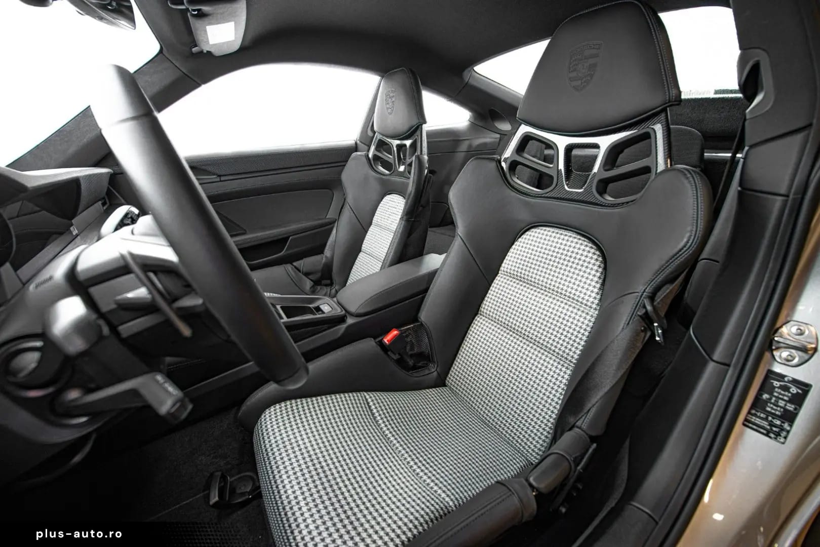 Porsche 992 GT3 Touring 1520km Houndstooth VAT — fotografia 12