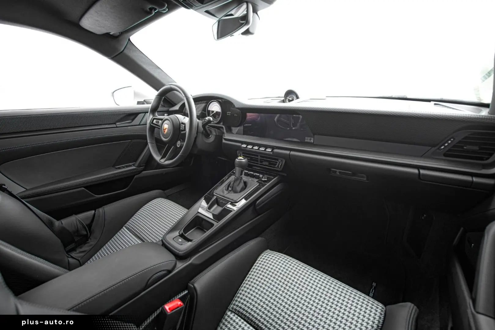 Porsche 992 GT3 Touring 1520km Houndstooth VAT — fotografia 13