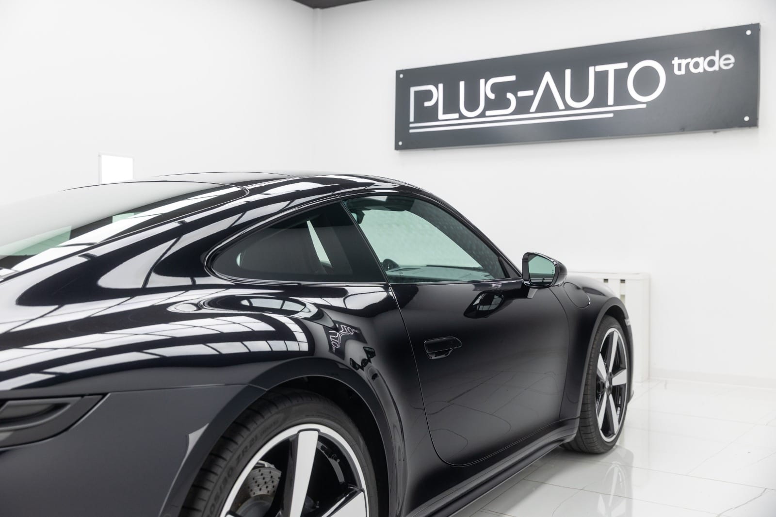 Porsche 911 Carrera 992.2 negru Jet — fotografia 10