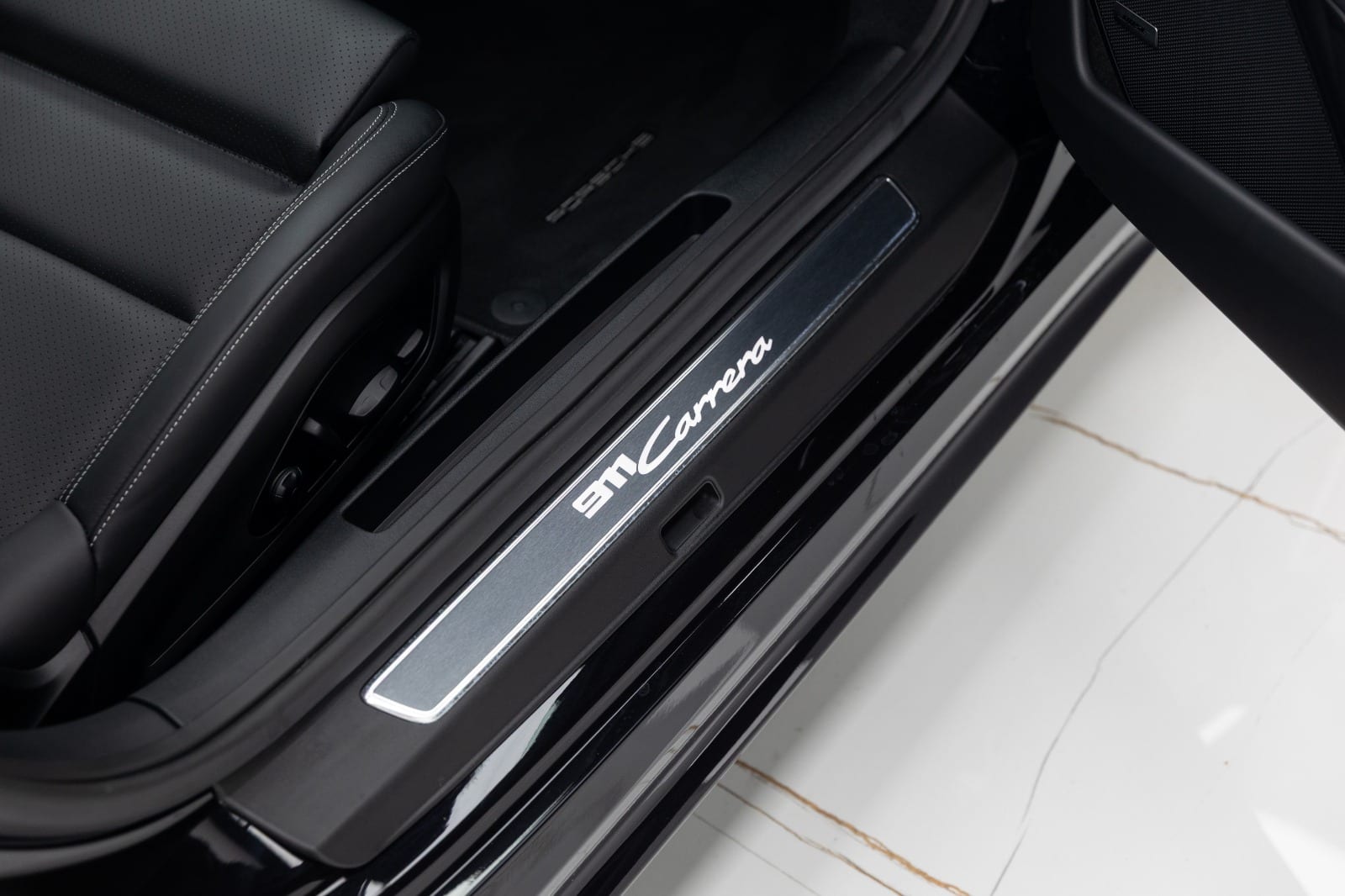 Porsche 911 Carrera 992.2 negru Jet — fotografia 18