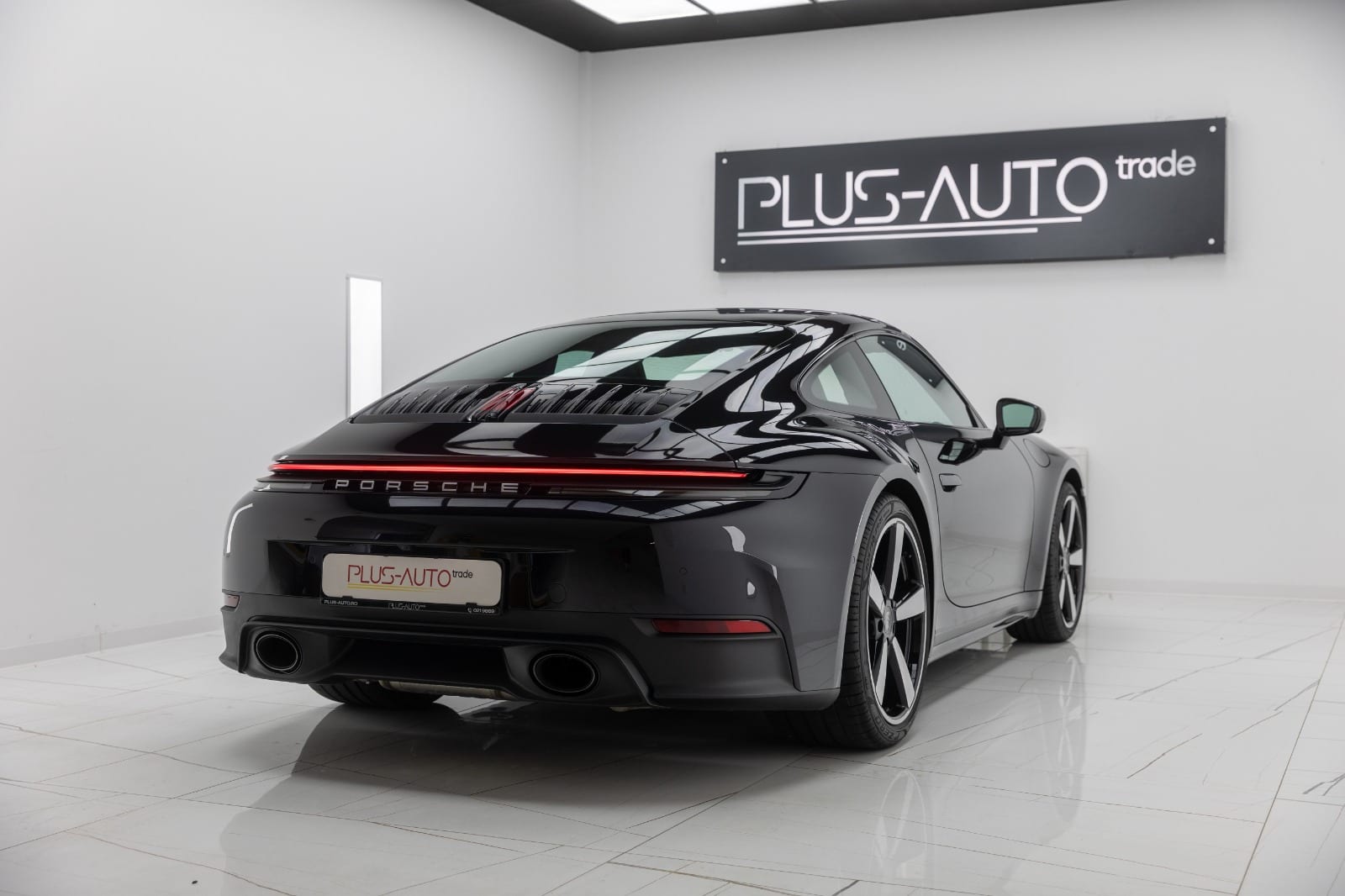 Porsche 911 Carrera 992.2 negru Jet — fotografia 4