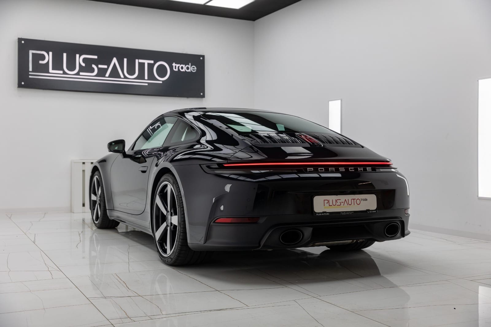 Porsche 911 Carrera 992.2 negru Jet — fotografia 5