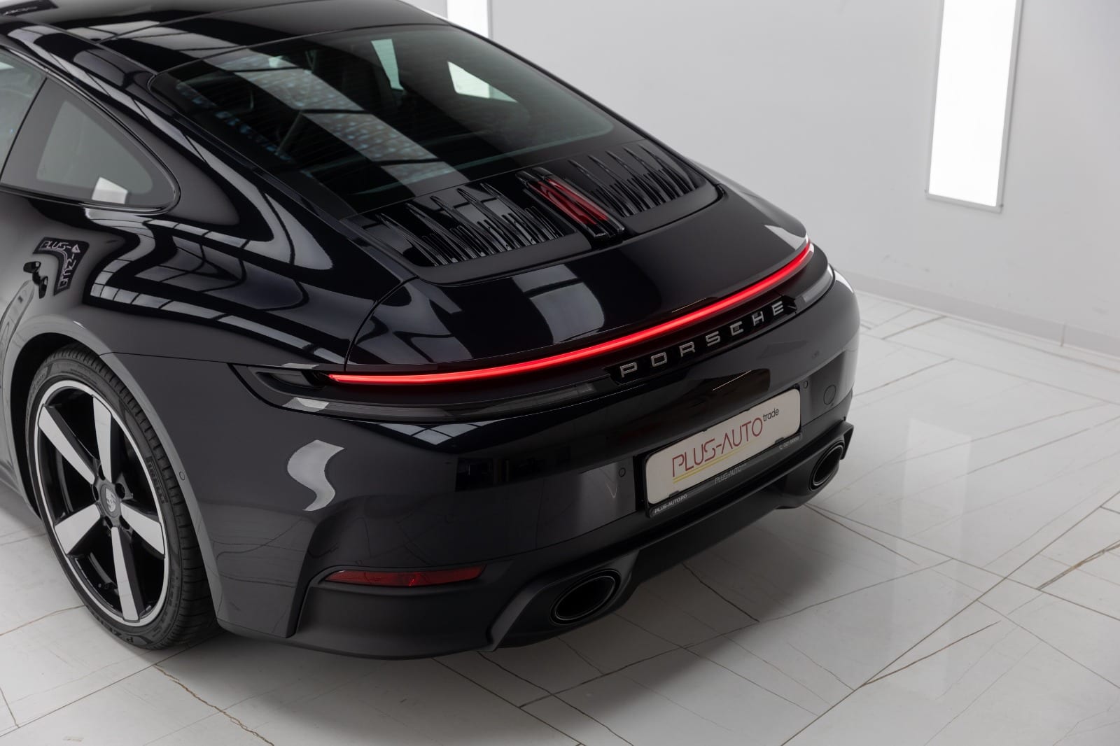 Porsche 911 Carrera 992.2 negru Jet — fotografia 6