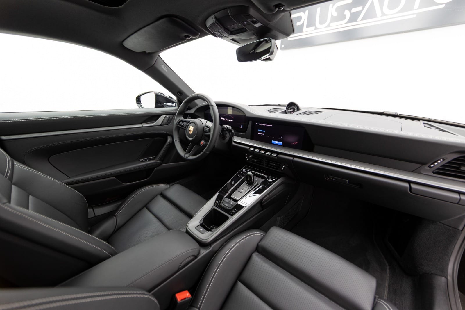 Porsche 911 Carrera 992.2 negru Jet — fotografia 17