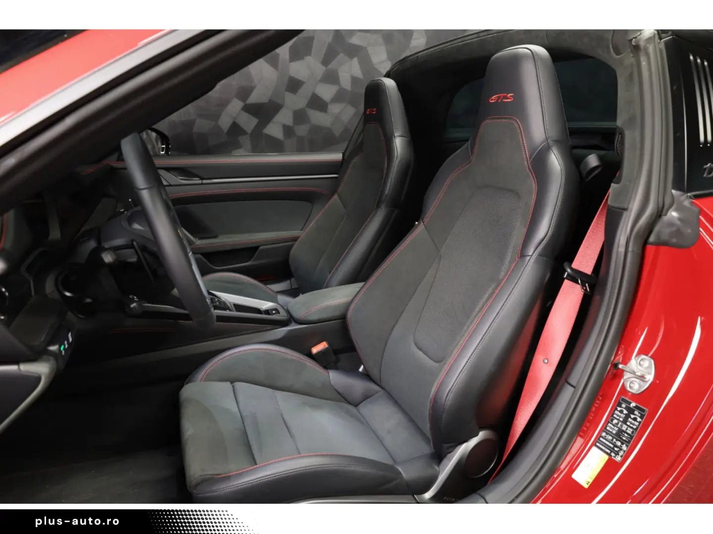 Porsche 992 992.2 Targa 4 GTS PDK · ROUGE CARMIN — fotografia 4